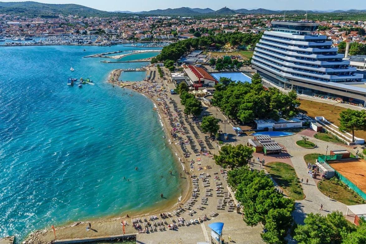 Vila Vodice *